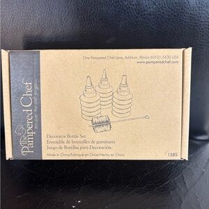 Pampered Chef Decorating Kit with Brush